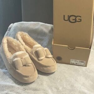 UGGS SLIPPER/SHOES